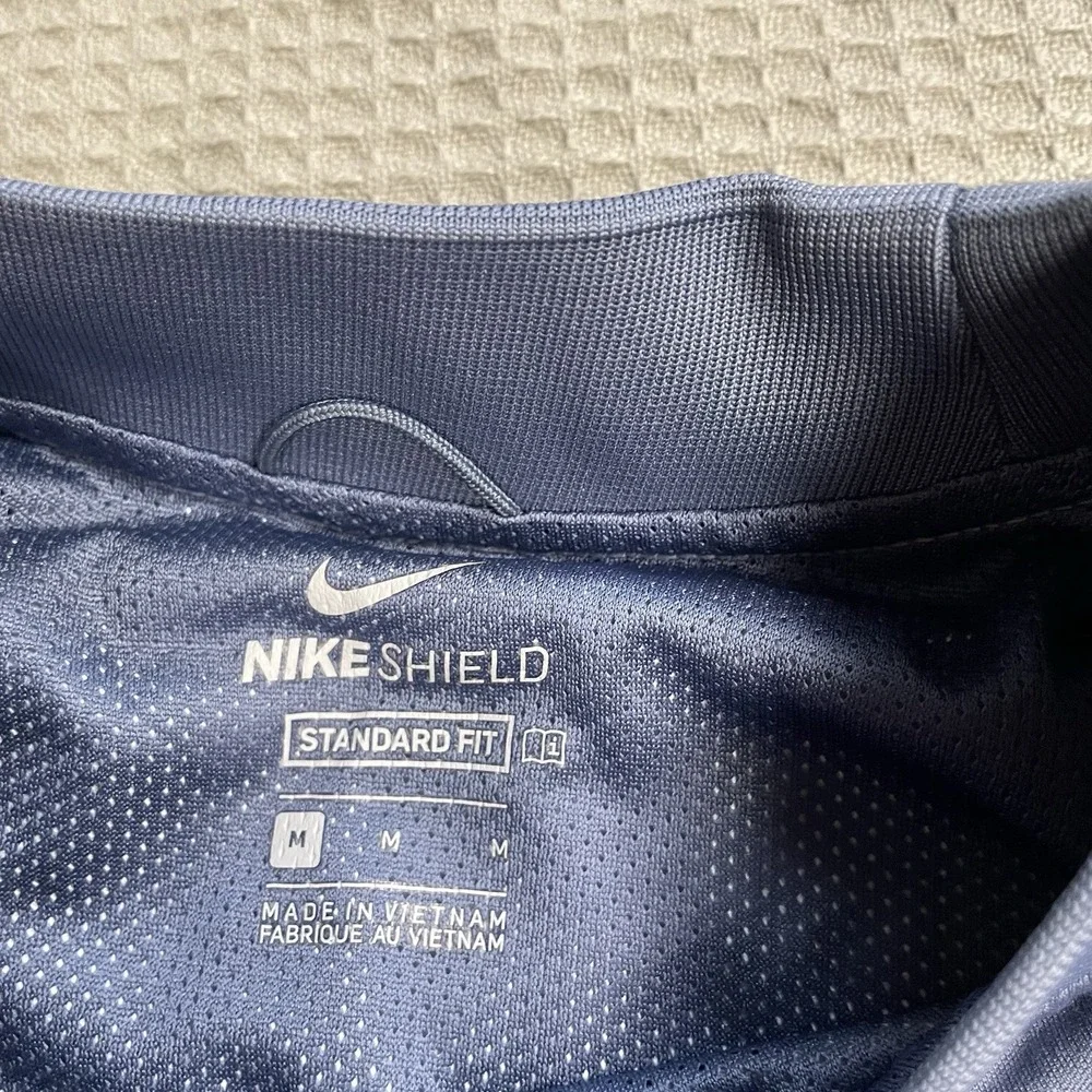 Nike Shield Victory Golf Pullover Medium Mens Standard Fit Blue Color Block